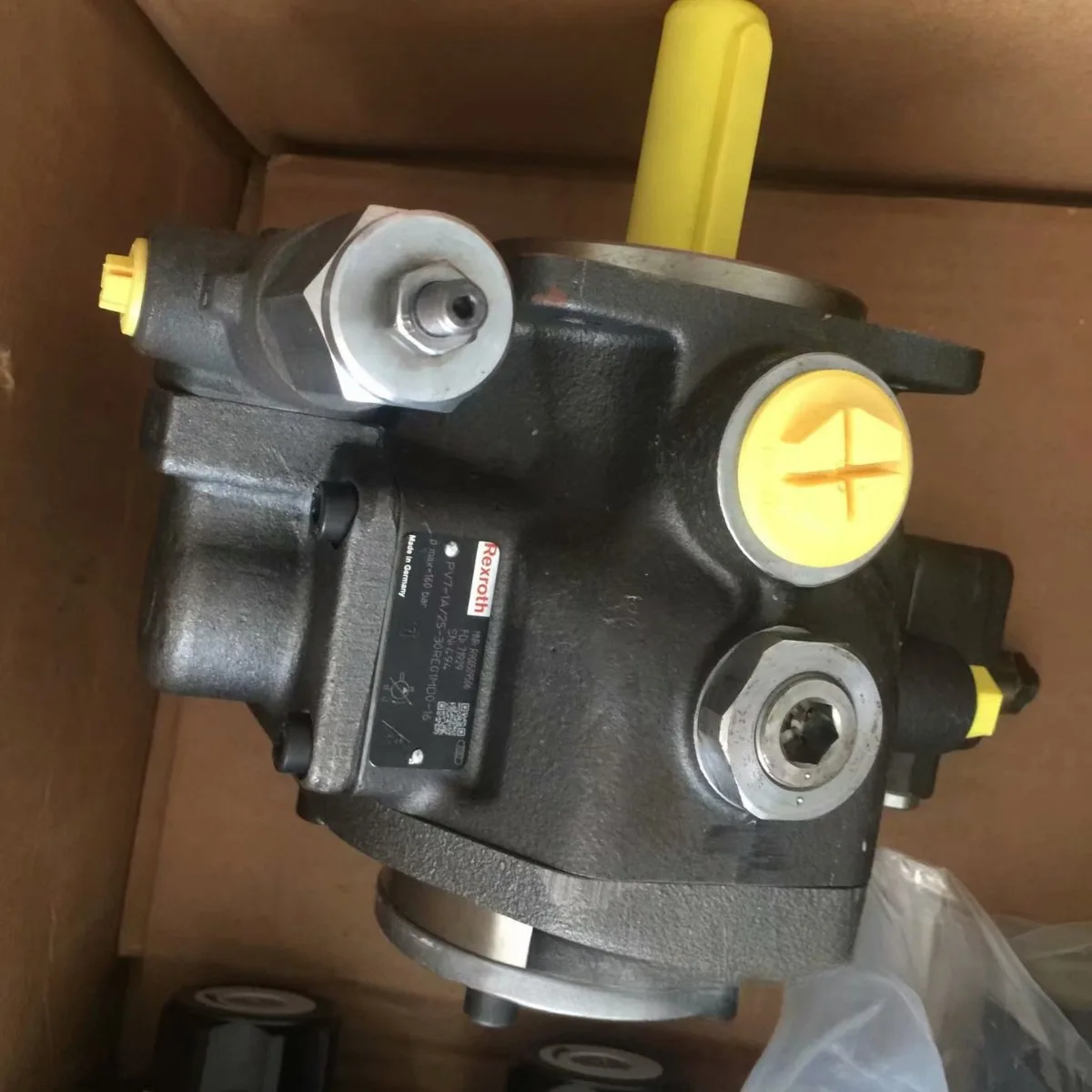 Rexroth Vane Pump R901104702 PVV4-1X/122RA15RMC