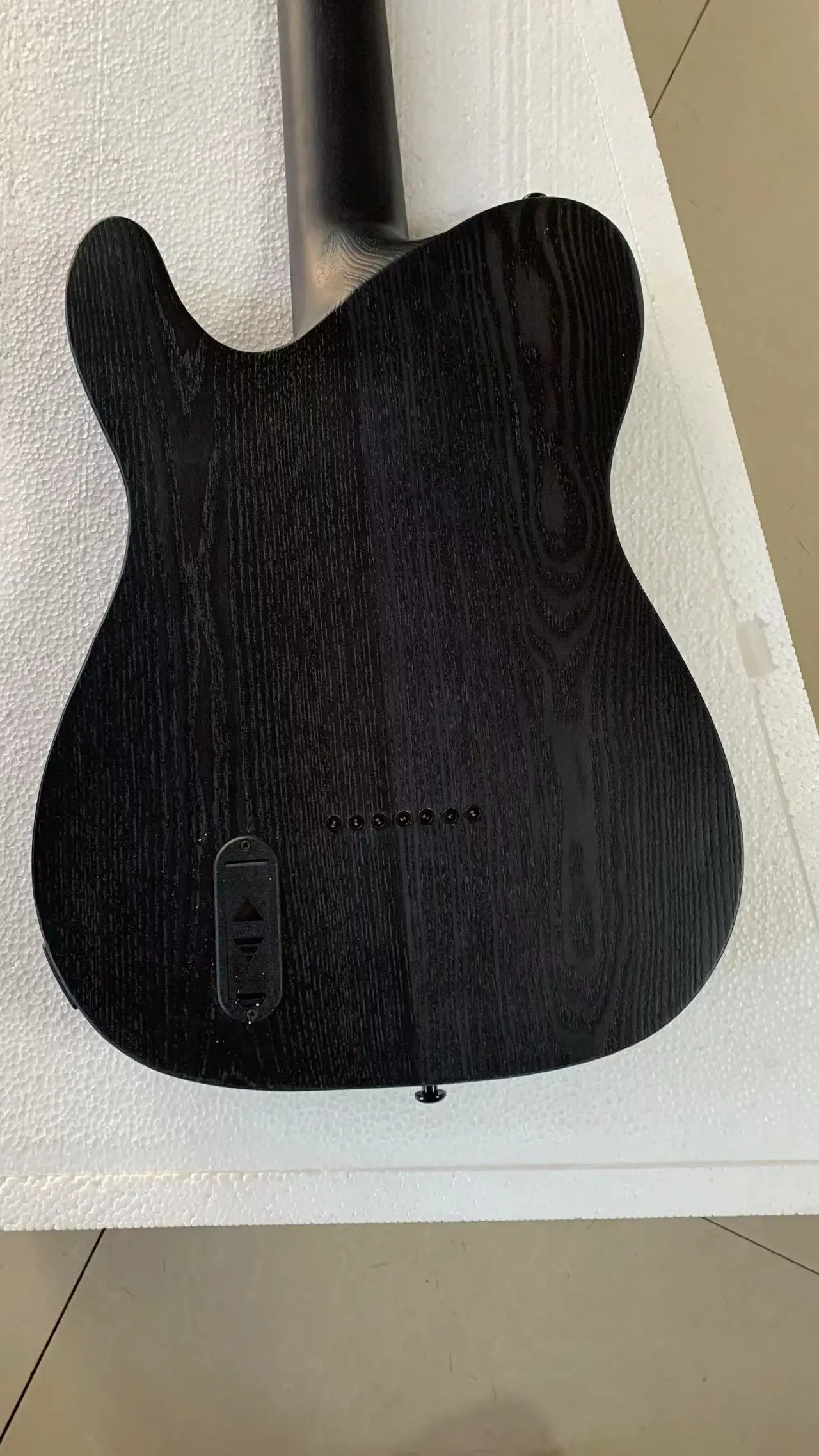 High-end custom 7-string oblique electric guitar, classic shape, transparent black ash body, active pickup, free delivery