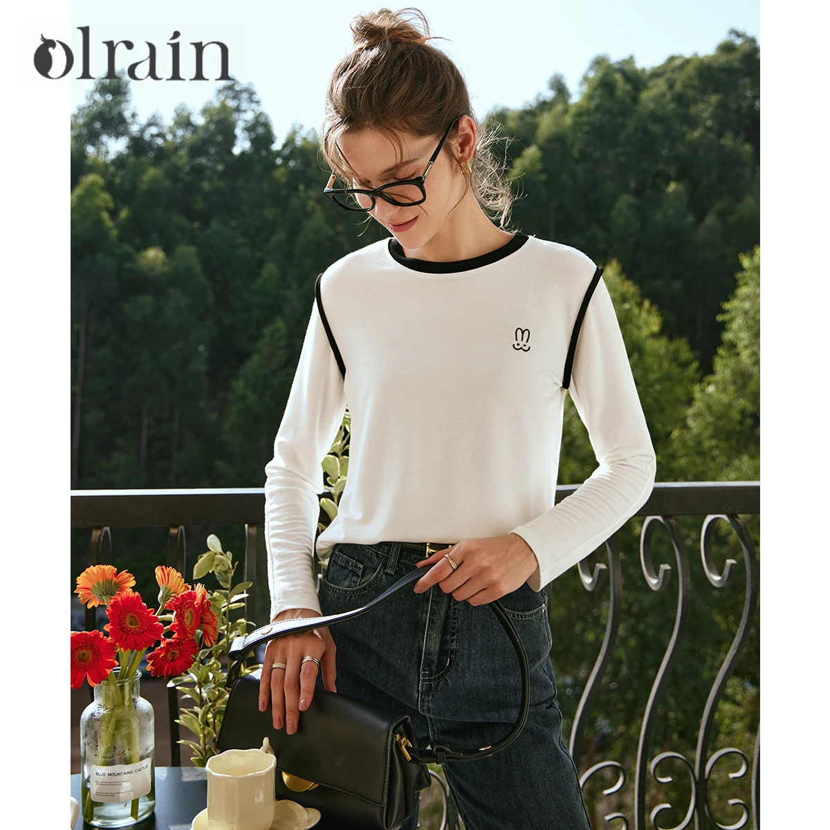 

OLrain Embroidery T-Shirts Woman White O-neck Long Sleeve Tees 2025 Autumn New Collection Contrasting Colors Tops O57QT82288