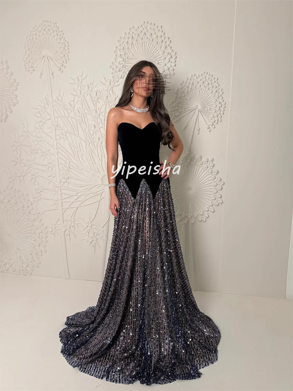 Personalizado intrincado brillo plisado acanalado drapeado rebordear lentejuelas una línea sin tirantes vestidos largos vestidos de noche estilo chino