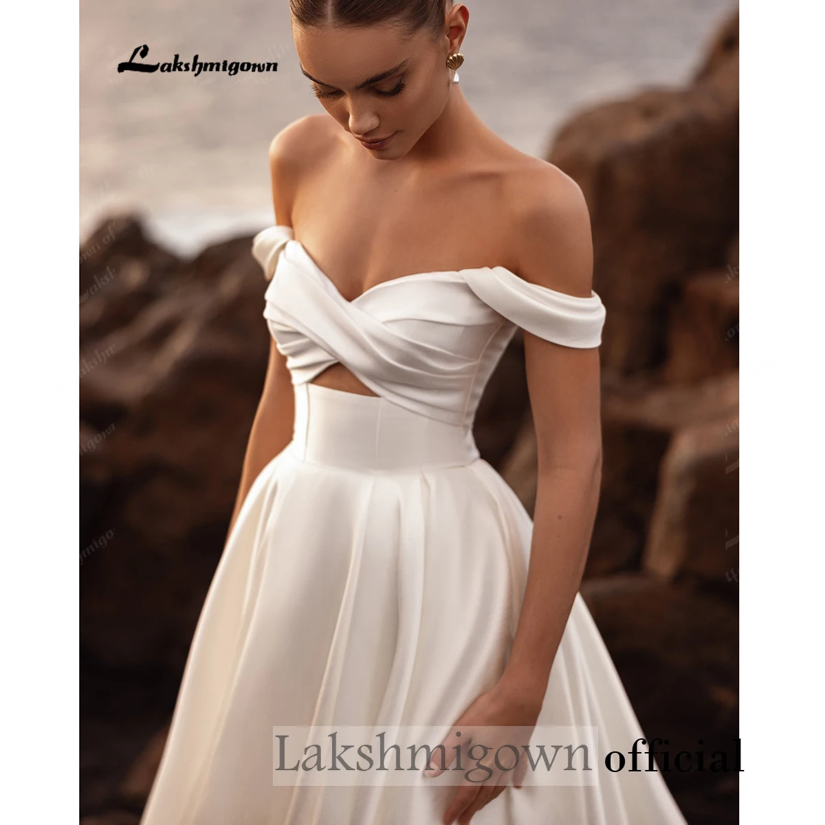 Lakshmigown Schulterfreies Satin-Hochzeitskleid mit Twist-Oberteil, ausgeschnittener Taille, A-Linien-Brautkleid mit Taschen, tiefem V-Ausschnitt am Rücken, individuell anpassbar – Detail 7