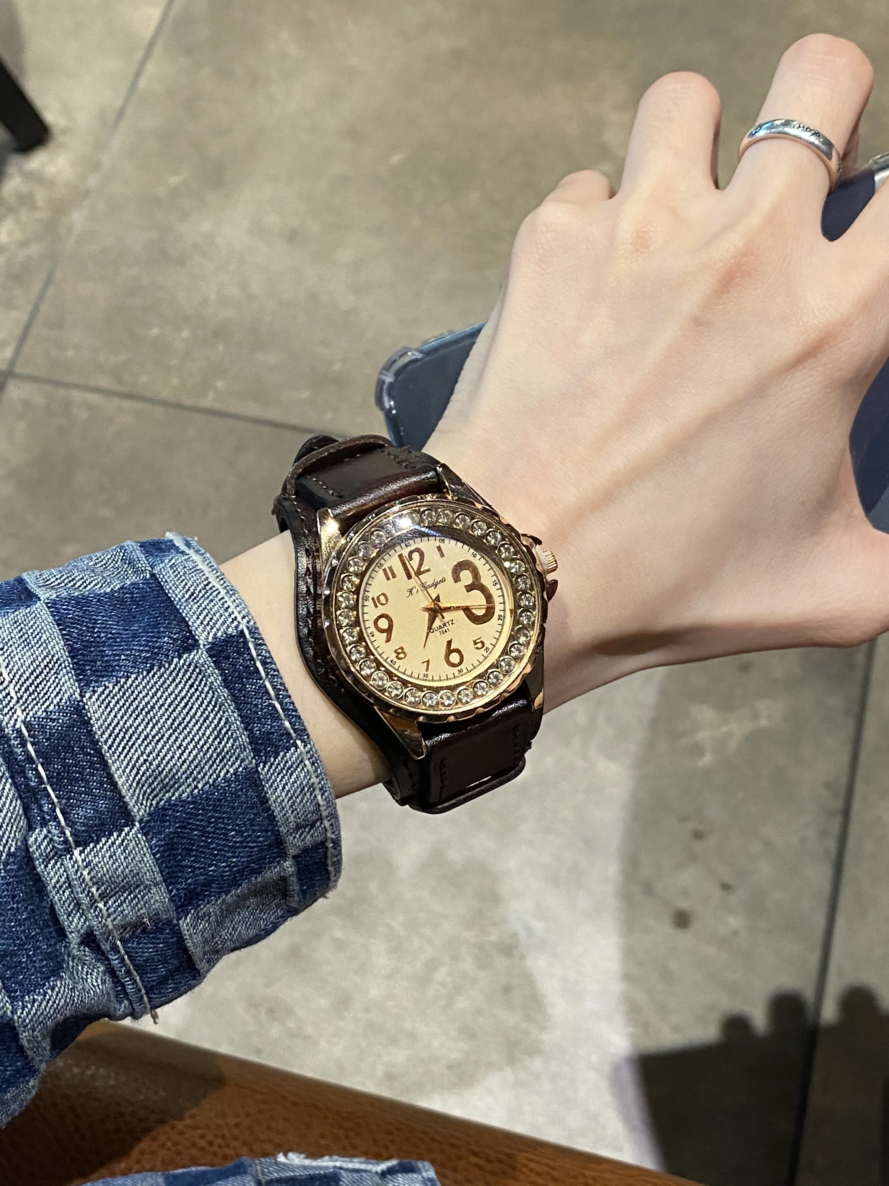 

2025 spring and summer new product fashion trend women's large dial electronic watch belt retro student electronic watch