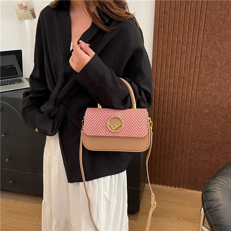 

Chic Vintage Messenger Bag Women's Best Seller - Simple Minimalist Crossbody With Premium Leather & Gold Logo
