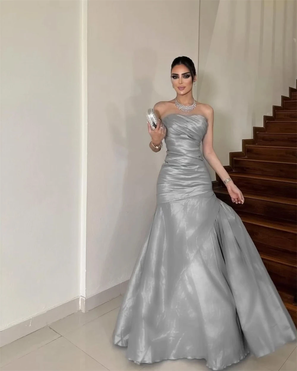 Maßgeschneidertes Abendkleid, sexy, trägerloses, ärmelloses Heimkehrkleid aus Satin, A-Linie, gerüscht, bodenlang, Kleider für besondere Anlässe