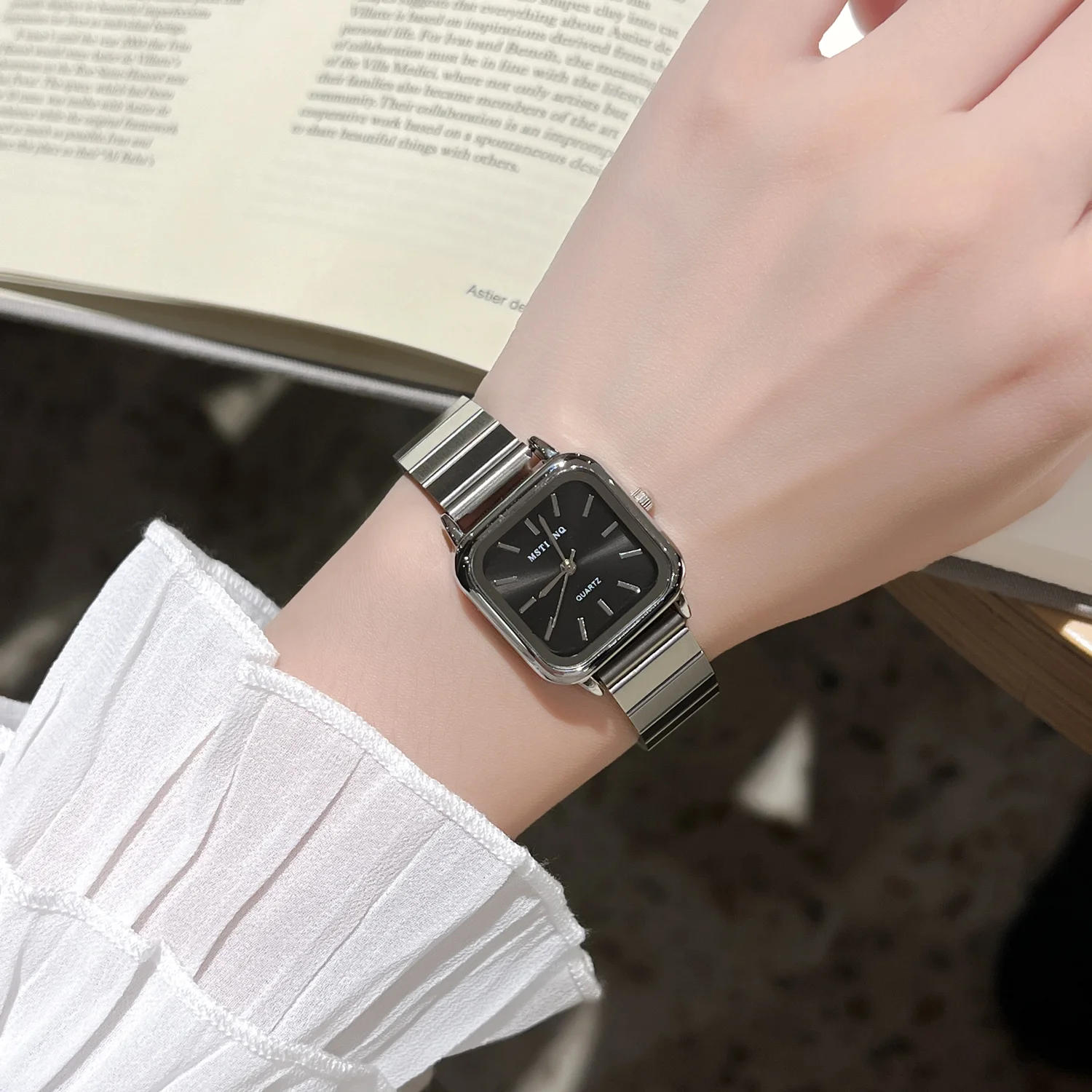 Квадратные часы для женщин; в стиле колледжа; лесная дорогая дорожная экипировка; ретро литературно-художественная свежая и простая