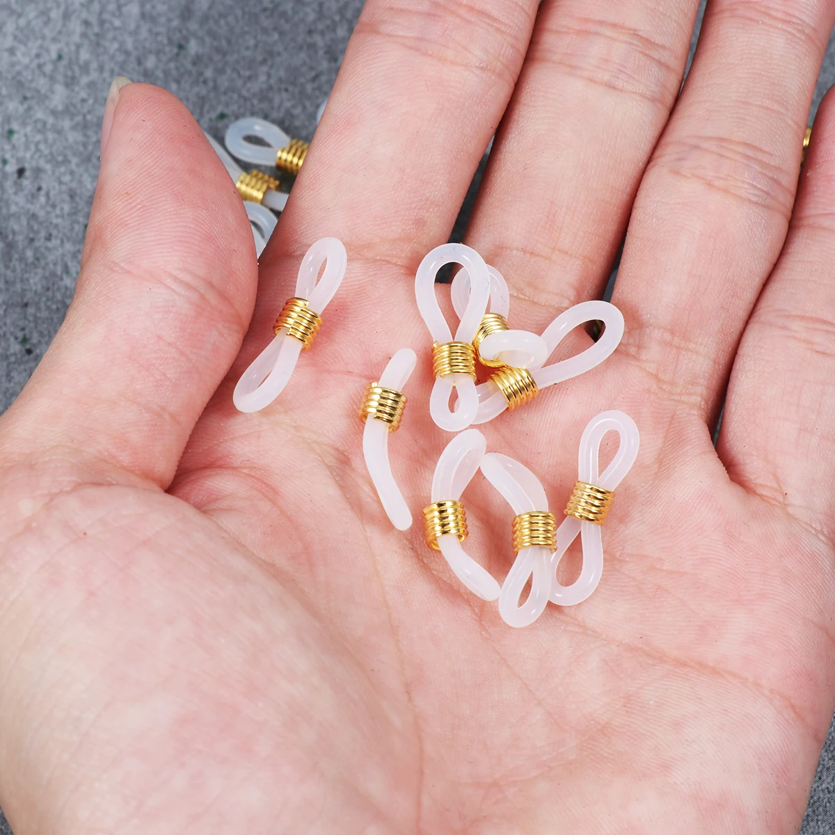 

100pcs Silicone Glasses Chain Fixing Ring Adjustable Non-Slip Eyeglass Cord Ring Wear-Resistant Durable Gold Color Jewelry Craft
