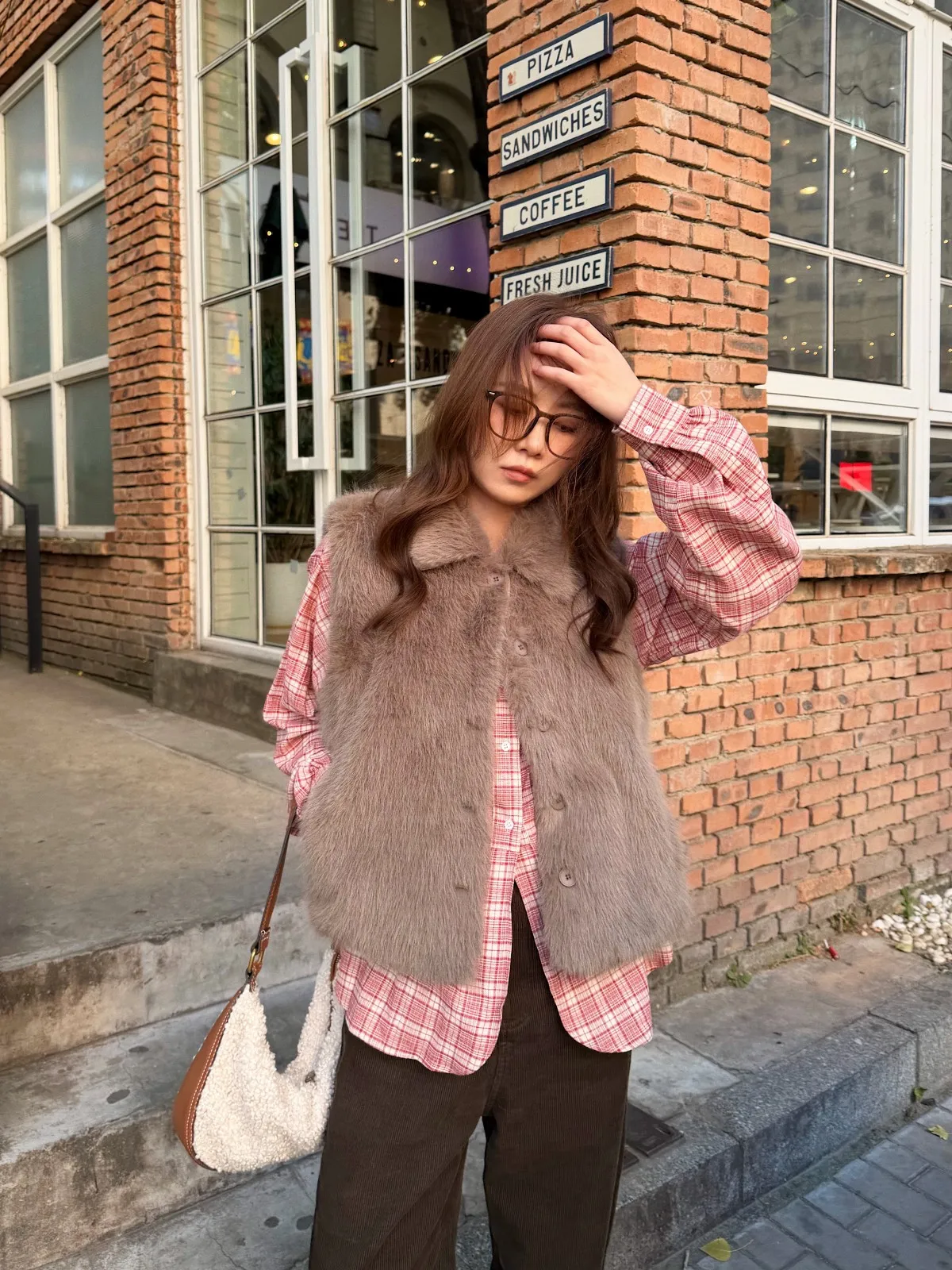 

Жилет Acrab Ne Furry женский, на одной пуговице, осенне-зимняя верхняя одежда, полиэстер, для повседневной носки, стандартная длина, однотонный