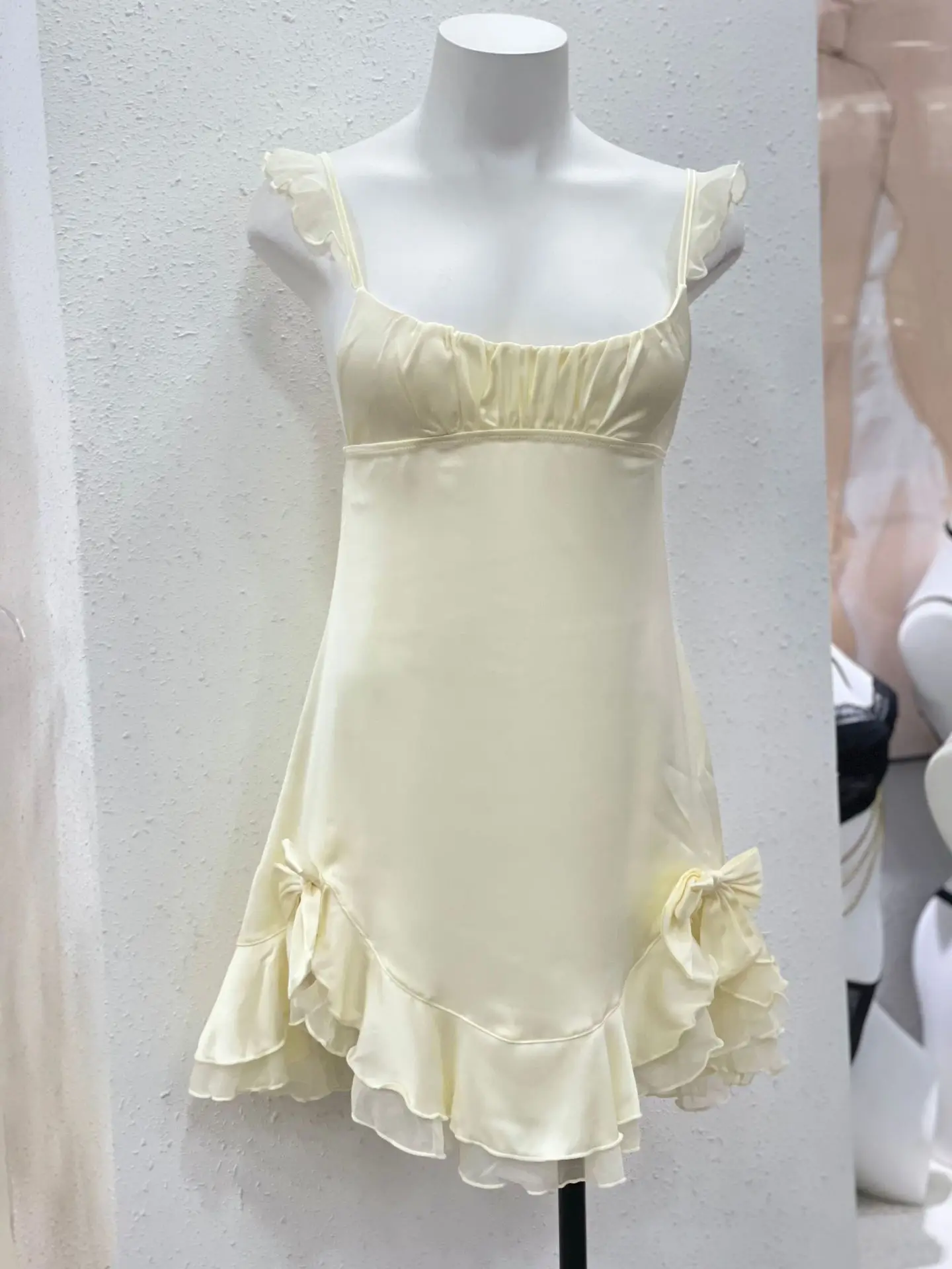 Vestido de dormir elegante, lencería Sexy, camisón de seda de hielo suave, camisones con cuello oscilante y volantes, Babydoll para Mujer