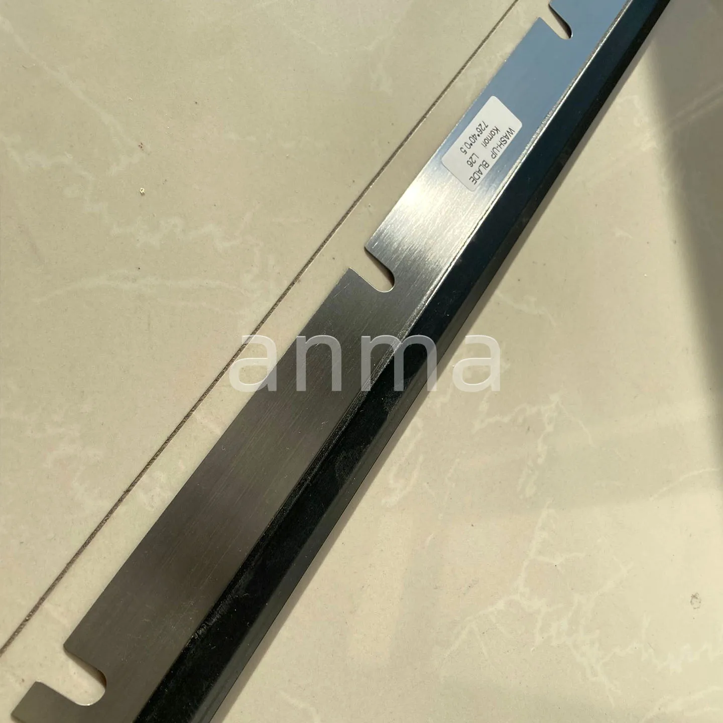 

2 шт. лезвия для очистки печатных форм 726x40x0,5 мм с 6 отверстиями для печатной машины Komori L26