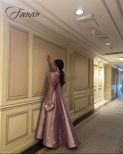 Imagen 2 del producto Vestido de fiesta de una línea de satén con ilusión de manga larga y cuello redondo personalizado Vestidos de fiesta de noche con retazos sin espalda فساتנו