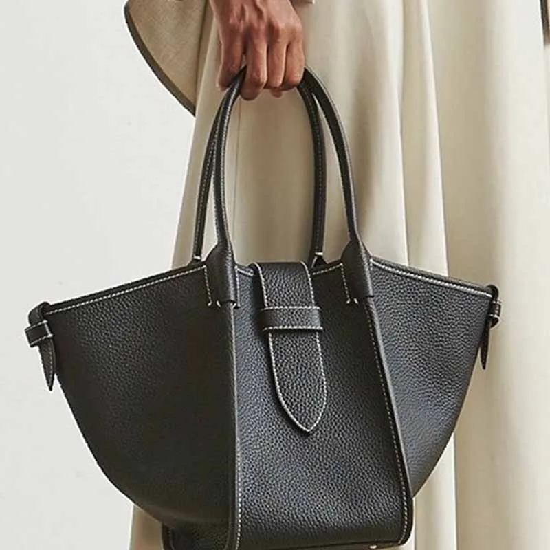 

Large-capacity Women's Handbags Classic Black Handbags Personalized Women's Shoulder Bags Shopping Bags Women's Underarm Bags