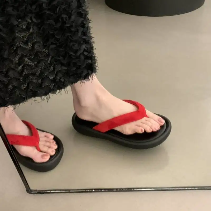 2026 Summer New Leopard Print Flip Flops Women Thick Sole Clip Toe Beach Sandals Unique Versatile Outdoor Slides