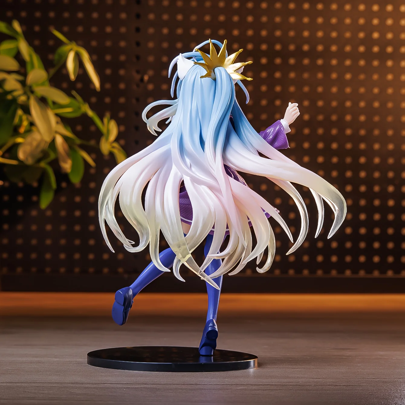 Anime Girl Crown Blue Engine Model Statue for Car And Home Decor Small Gift Valentine's Day Present Collectible Computer Case
