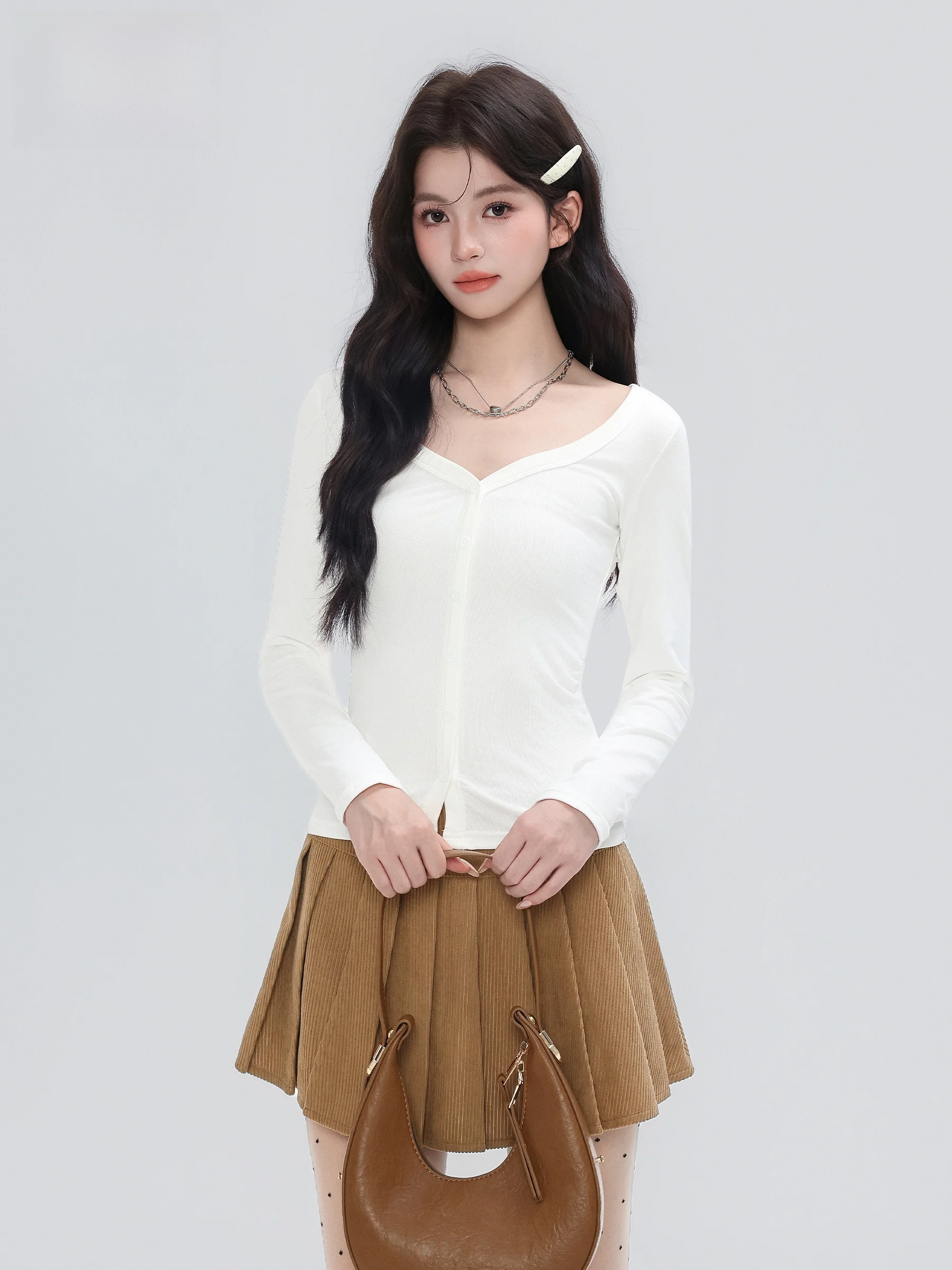 

Женская приталенная футболка с длинным рукавом, V-образным вырезом на пуговицах, вязаный топ с эффектом утяжки на талии, новинка ранней осени, простой базовый стиль