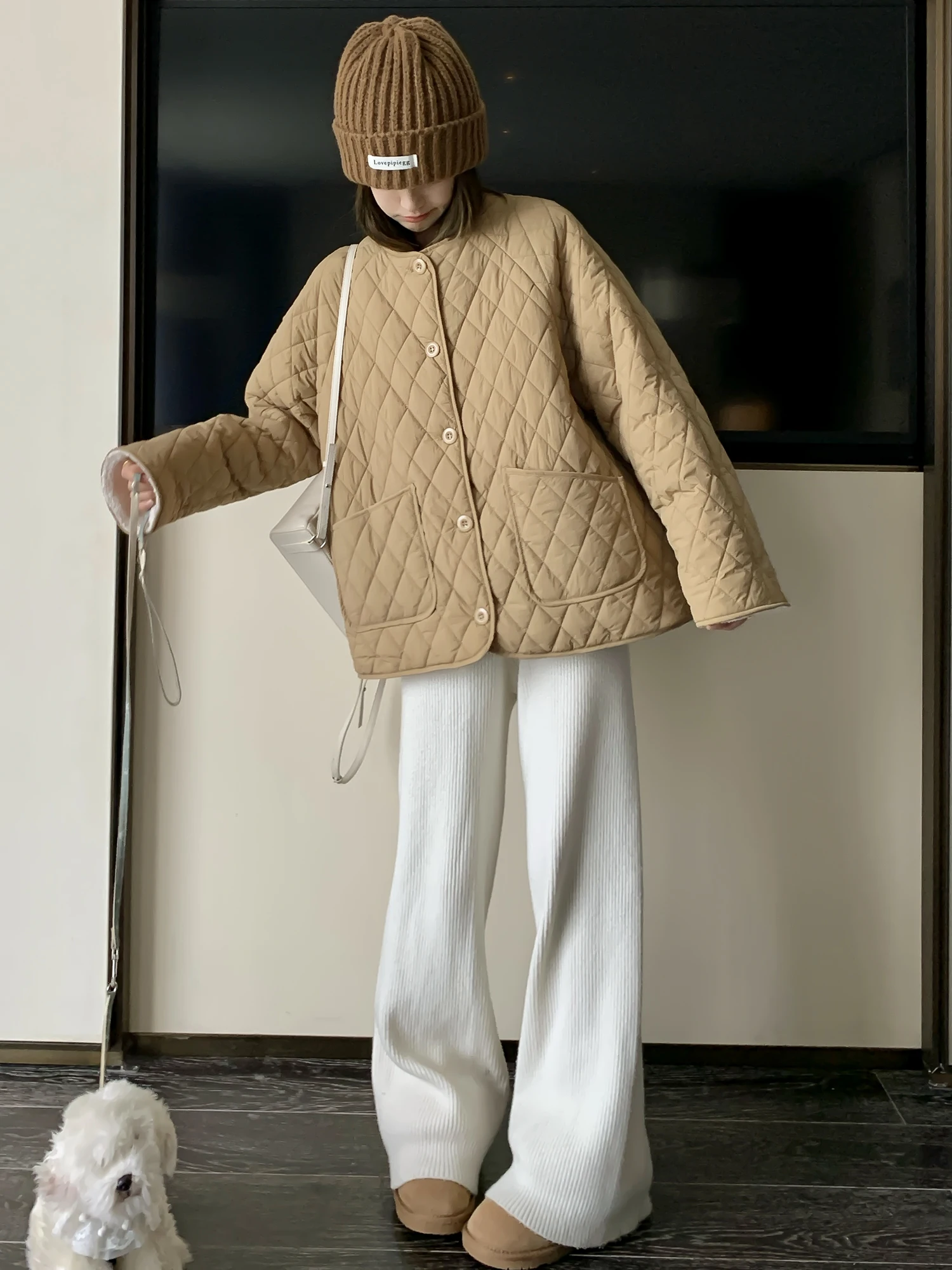 

Korean Sle Women's Lamb Fur Cotton Jaet Winter New Faion Padded Diamond Patterned Coat round Ne Single Button Closure