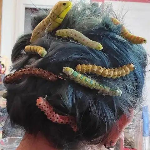 12Pcs Halloween Caterpillar Hair Clips Hand Painted Reptile Hair Clip Headpiece Spooky Halloween Party Hair Accessories Fun