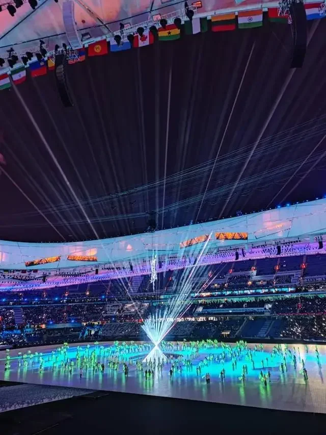 YINZAM Best Outdoor Projector  with 30000 Ansi Lumens 4K Resolution 60000 Hours lasser Light Source 3LCD Building Projectors