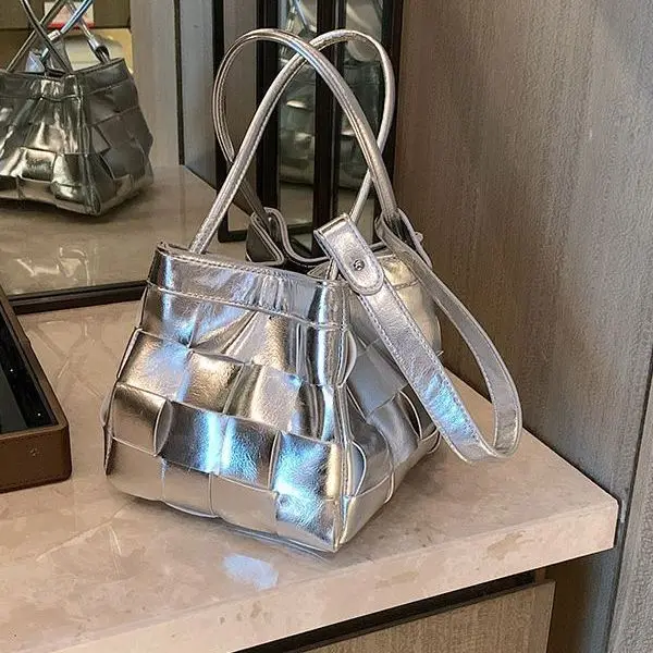 This year's popular new silver tote bag for women, large capacity woven fashionable and simple trend shoulder bag handbag