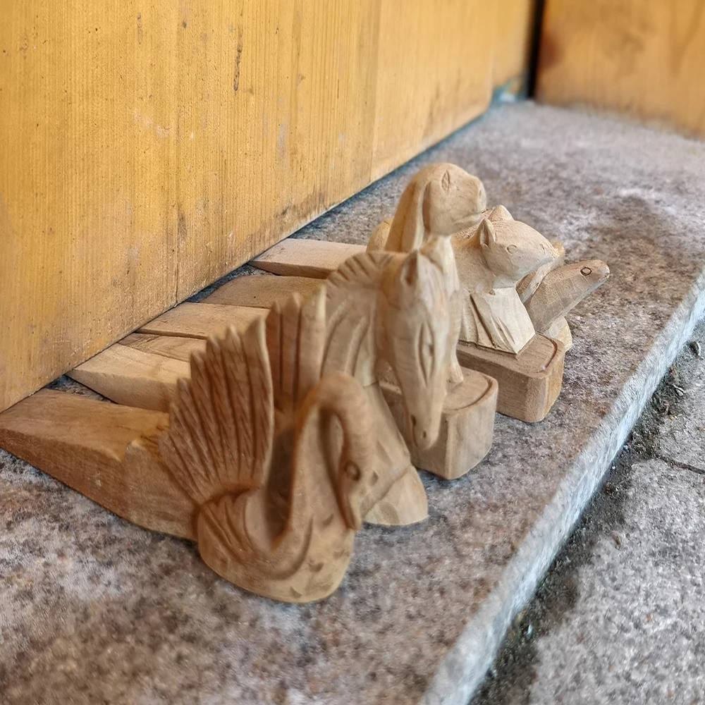 Wooden Horse Doorstop Home Decorative Item Handmade Carved Wooden Animal Door Stopper for Entrance Hallway