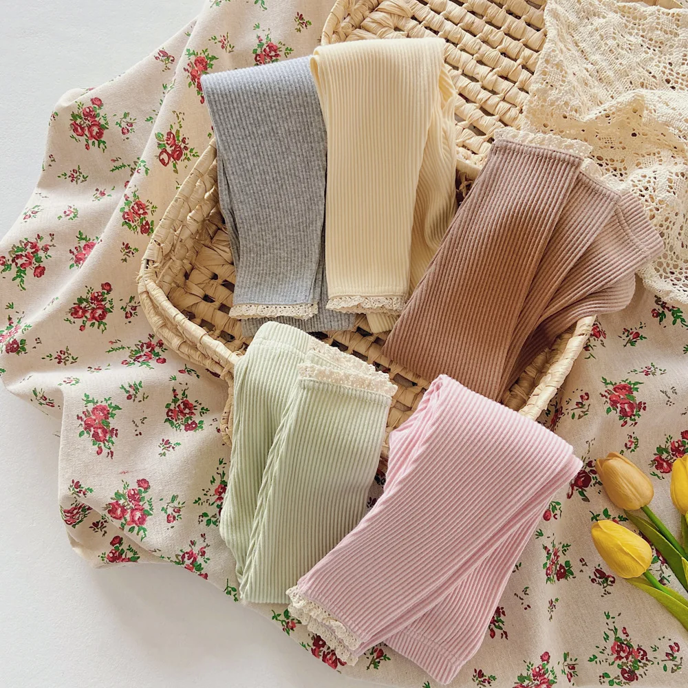 เลกกิ้งเด็กผู้หญิงฉบับภาษาเกาหลี2024ใส่ในฤดูใบไม้ผลิเสื้อผ้าเด็กมีสไตล์กางเกงกระชับรูปร่างกางเกงลูกไม้สำหรับเด็กทารกอินเทรนด์