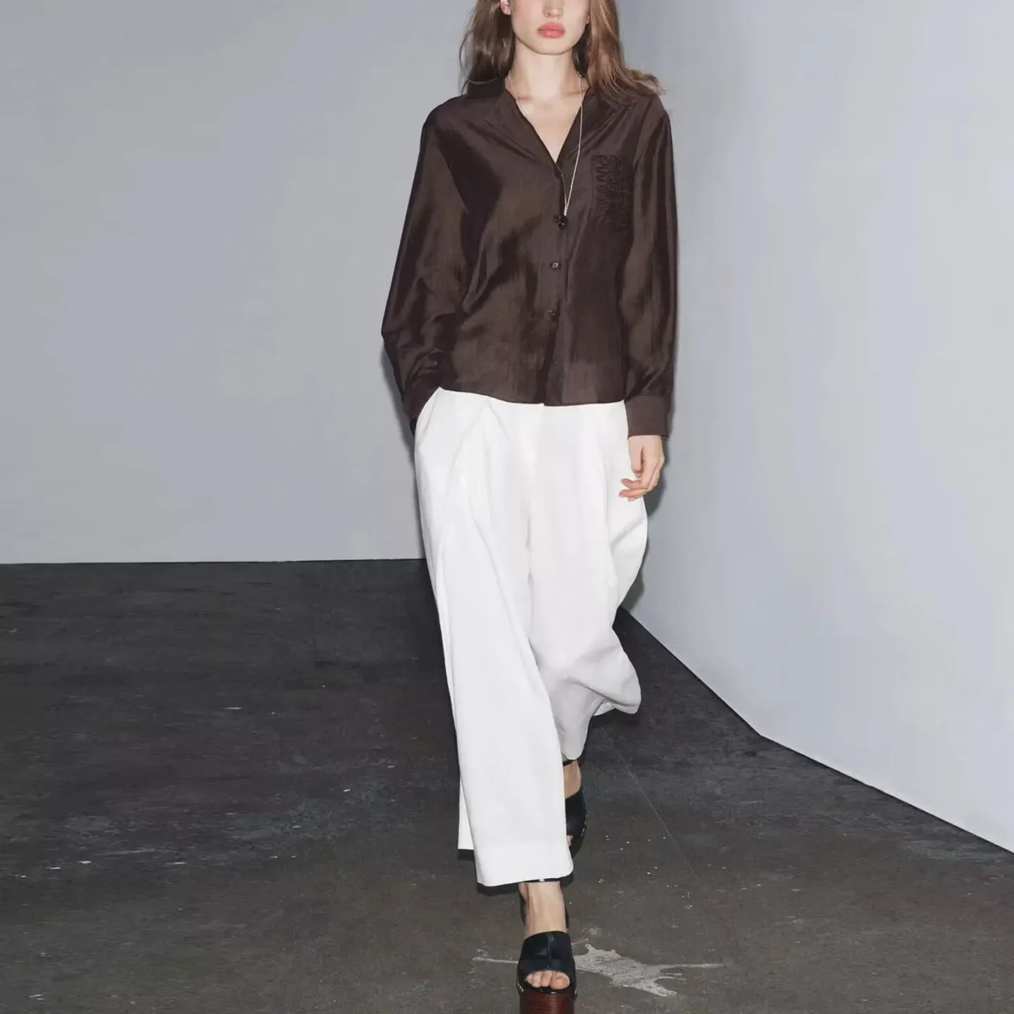 Csa de Mujer con Bolsillo Bordado de Estilo Casual Decorada Otoño 2025 Nueva Moda Personalidad Individual Manga Larga de F...