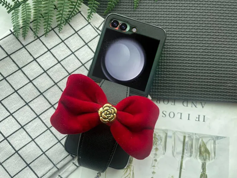 Korean Cute Teddy Plush Wrist Band Phone Case For Samsung Galaxy Z Flip7 Case For Galaxy Z Flip5 4 Cover Z Flip4 3 Capa Z Flip6
