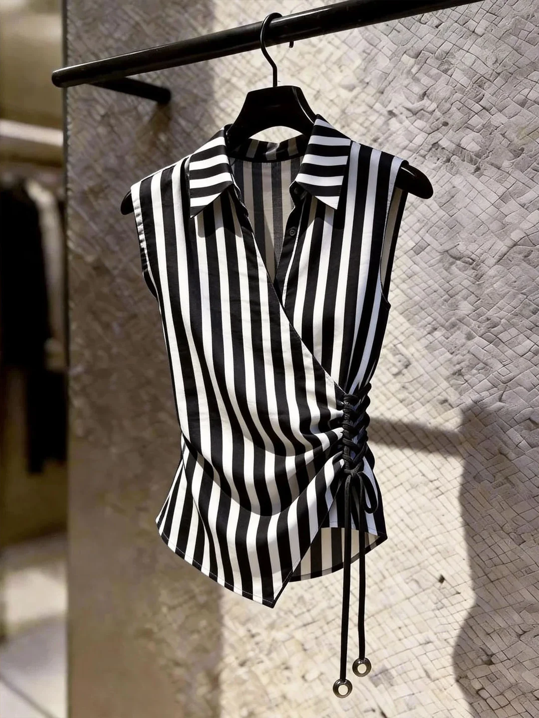

Elegant Stripe Color Block High-End Feel Neck Sleeveless Summer Slimming Vintage Chic Vest Top for Women Korean Style