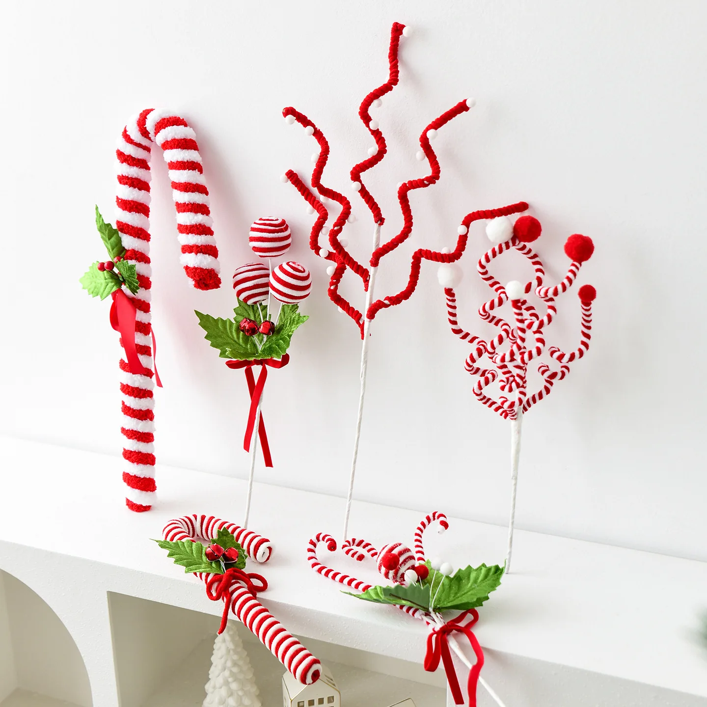 

1Pcs Red/White Christmas Tree Decoration Woolen Curly Twist The Stick Christmas Ornaments Home Office Party Decor