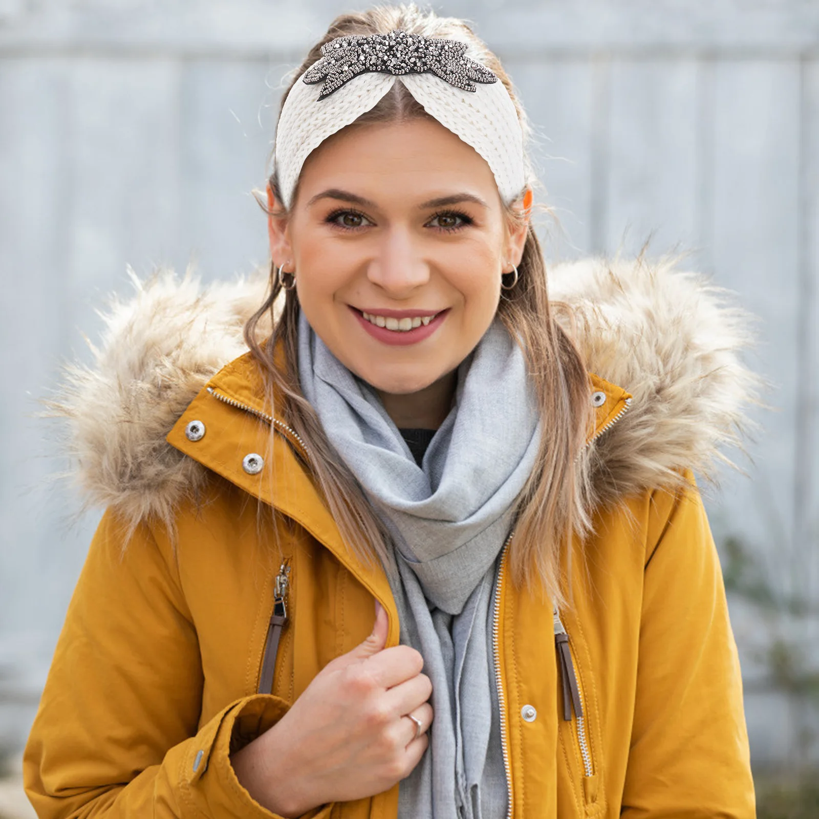 

Drilled Rhinestone Headband Knitted Hair Hoops Flower Pattern Warm Winter Headdress Minimalist Headwrap Beige Woolen Yarn