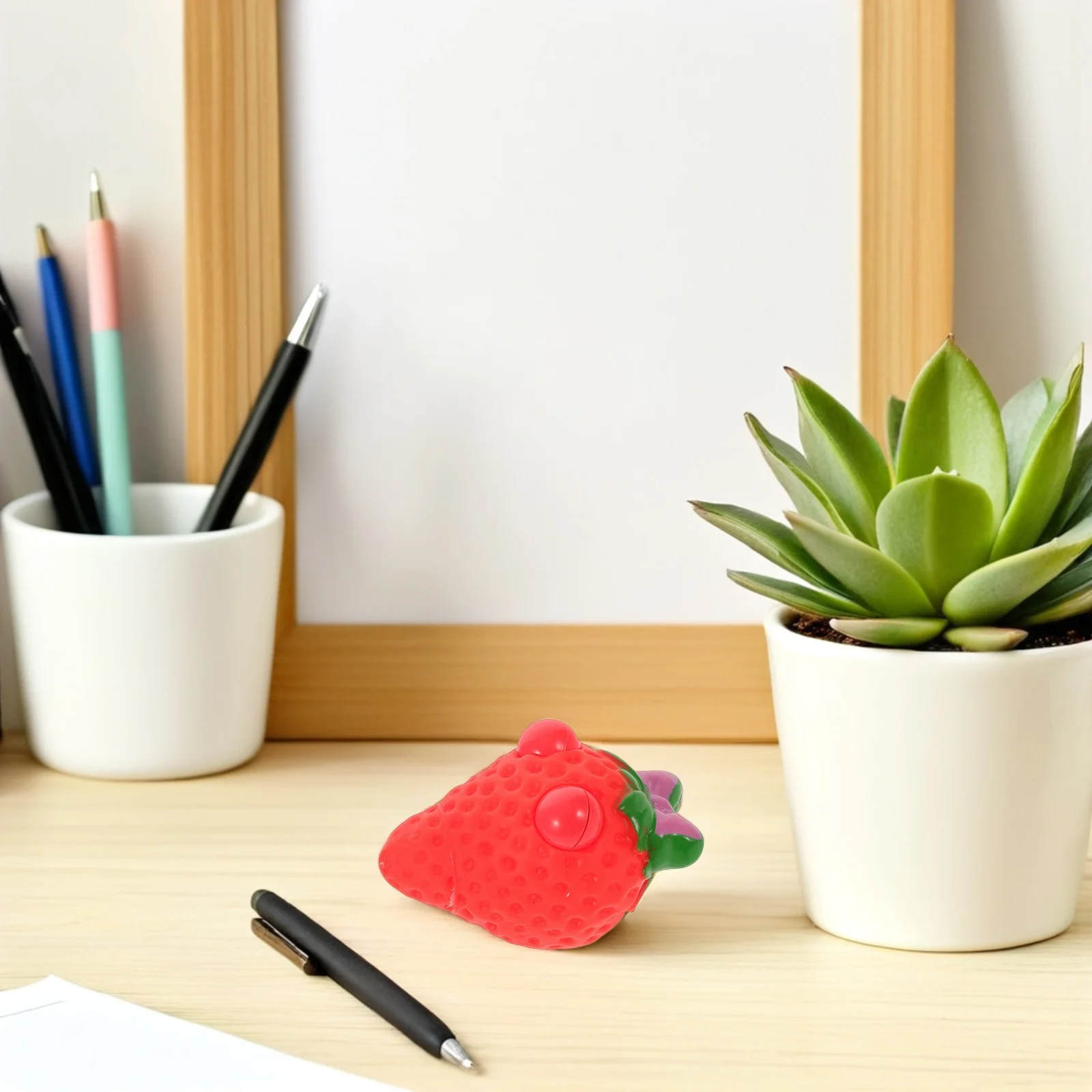 4pcs Simulation Strawberry Realistic Artificial Plastic Squeeze Fidget For Desk Party Favor Goodie Bag Stress Relief Fun