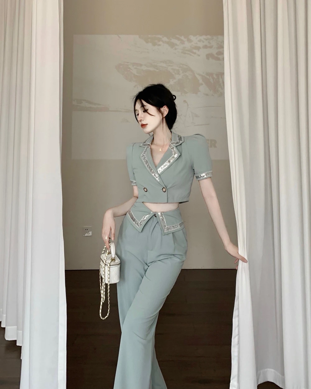 2024 Spring/Summer New Style Fashionable Set with Shining Short Sleeves, Suit Collar Top and High Waist Cuffed Pants for Women