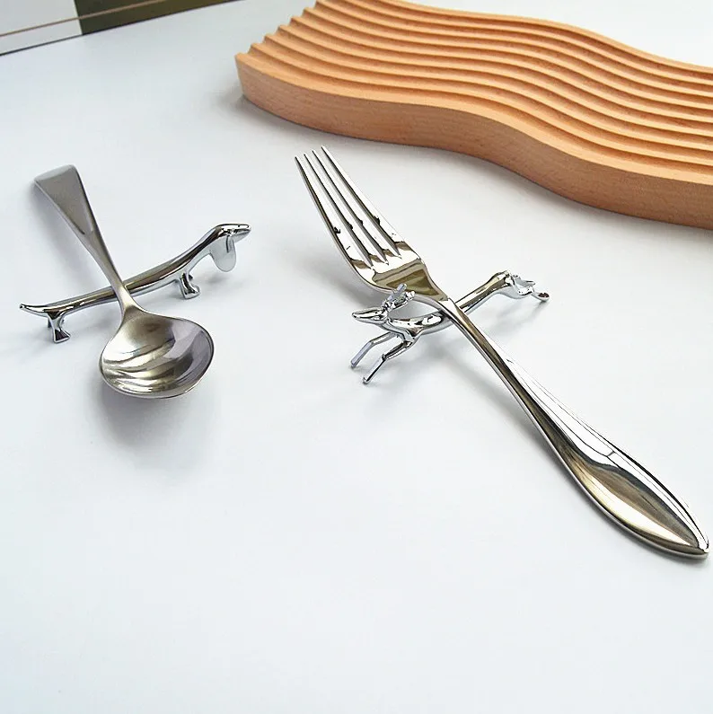 100pcs Creative Dachshund Style Dog/Deer Chopsticks Rest Zinc Alloy Cutlery Holder Hotel Restaurant Knife Rack ni723