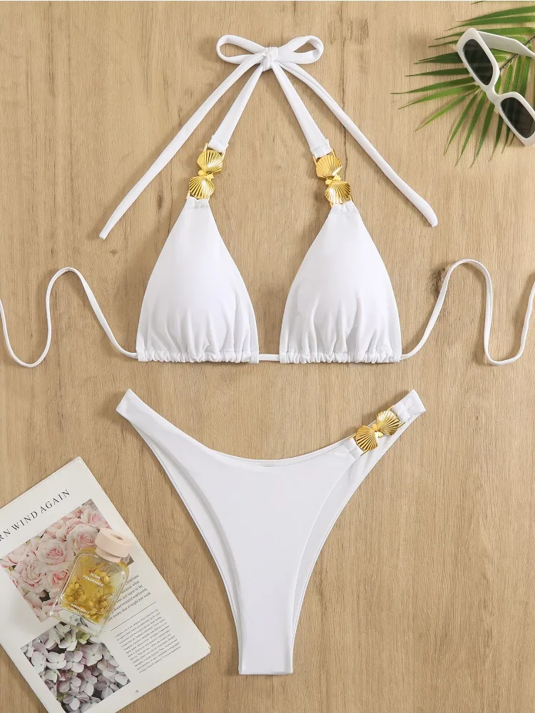 女性ビキニセット 2 ピース金属シェル白固体セクシーな三角形サスペンダー水着胸クッション水着 2025 新しい