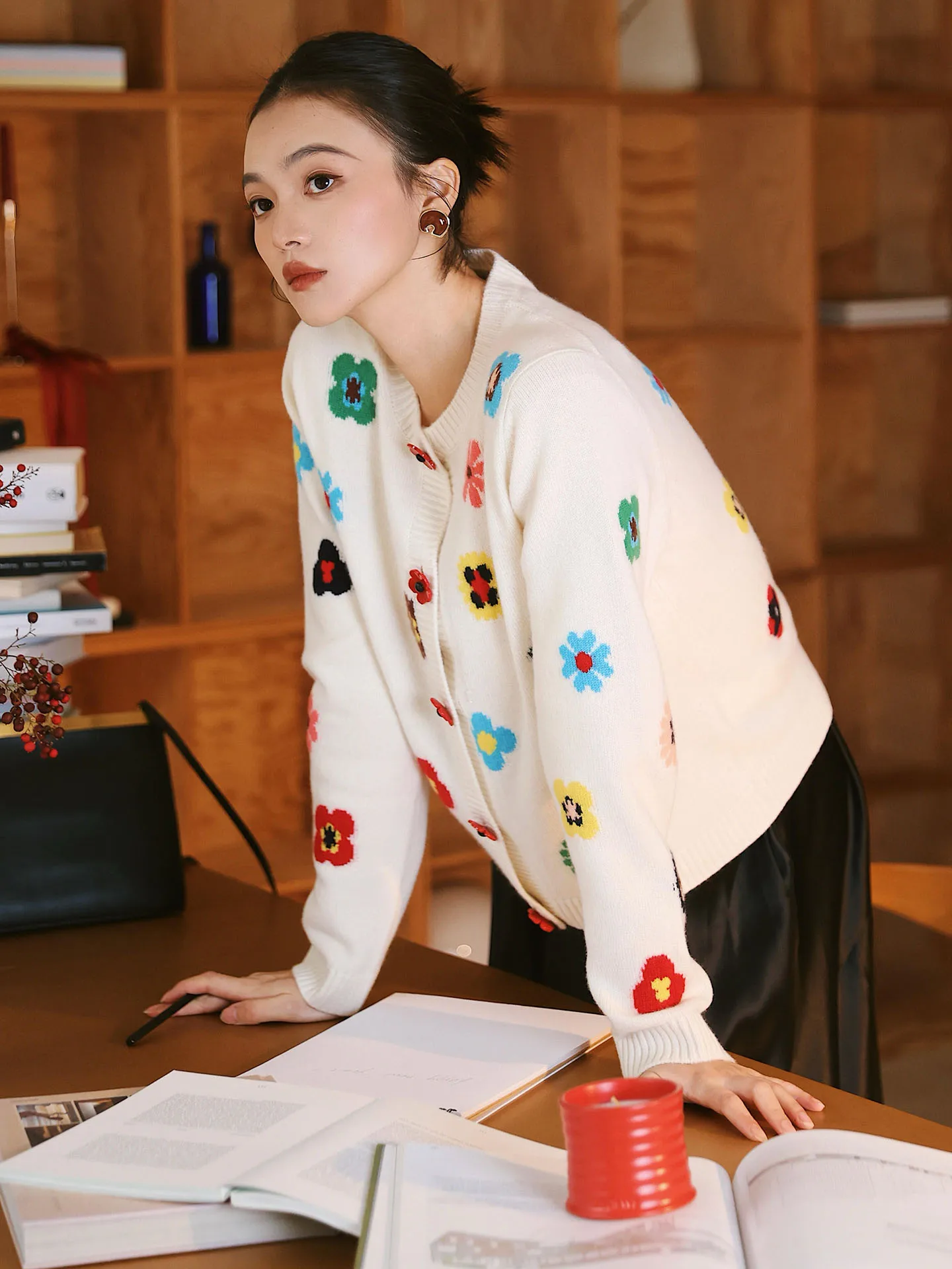 

Sweet Sle Embroidered Floral Knitted Sweater Coat Women's Spring 2026 New High-End Knitwear Cardigan Long Sve round Ne