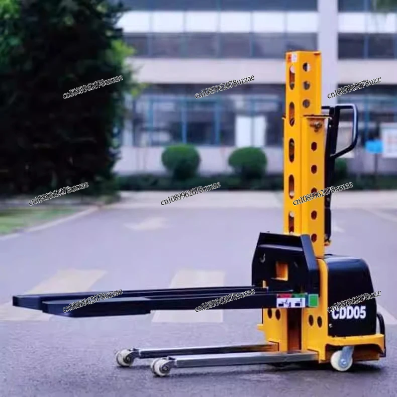 Pull The Forklift Truck and Take The Self-climbing Forklift, and Light Goods Can Be Loaded and Unloaded with The Vehicle.