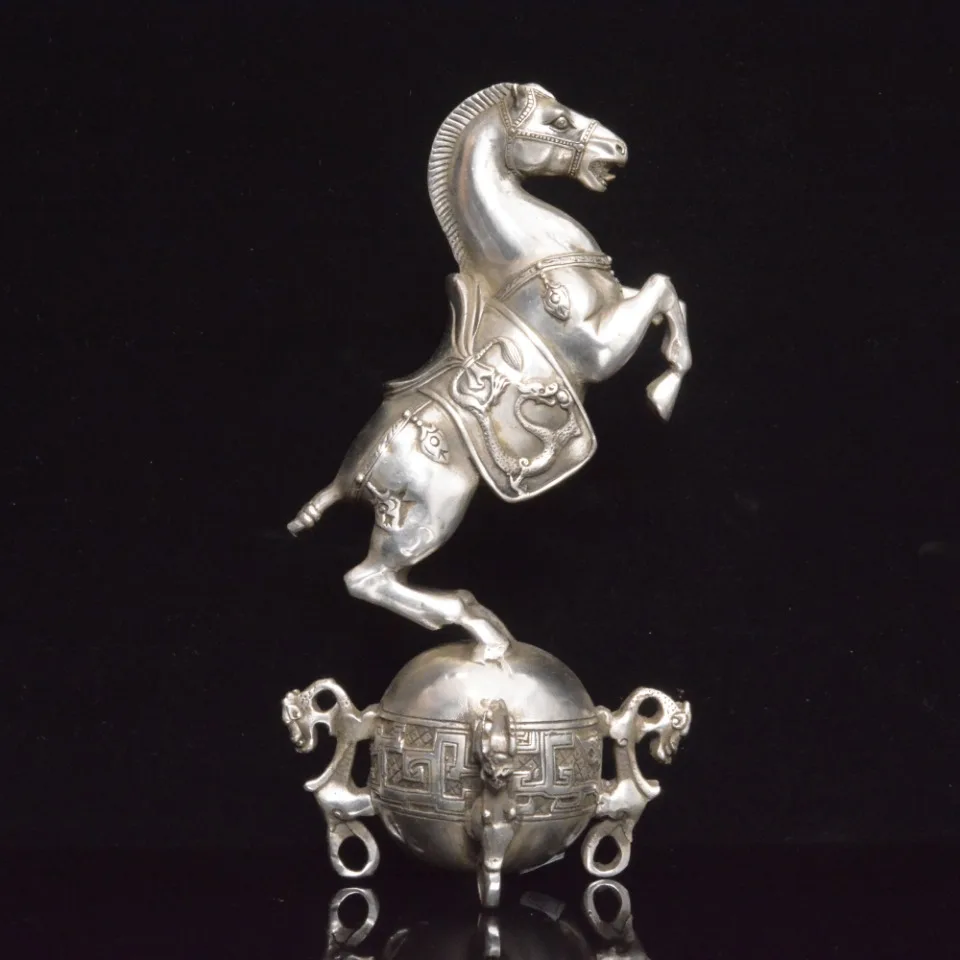 Classic White Copper Gilded Silver Warhorse Ornaments With Exquisite Craftsmanship are Worth Collecting as Family Crafts