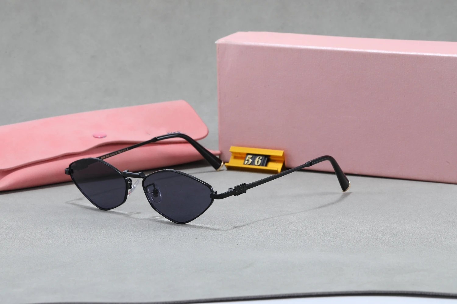 

2025 Geometric Metal Sunglasses UV400 Polarized Trendy Beach Outdoor Fashion with Mirrored Lens Women's Influencer-Style Eyewear