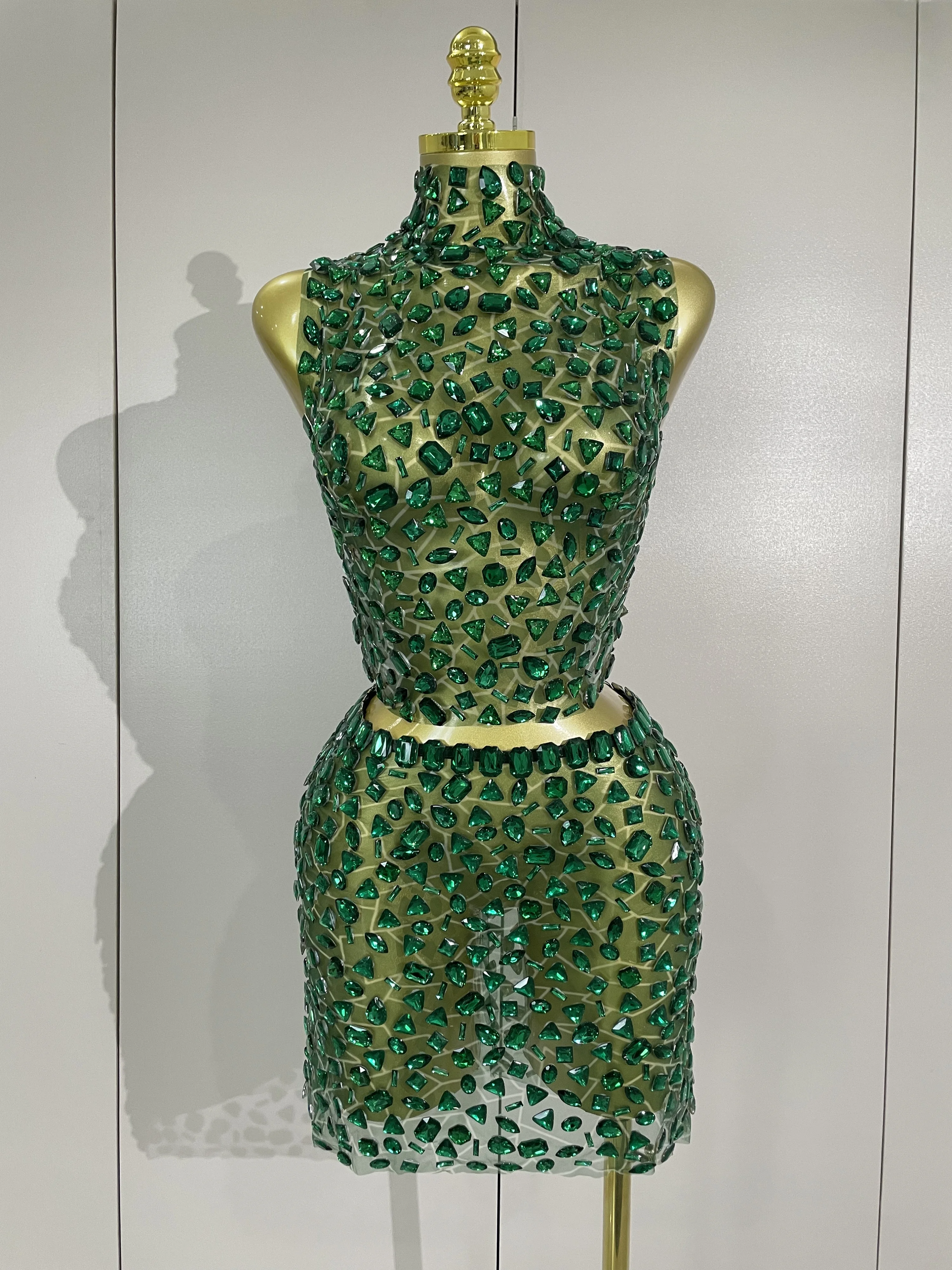 

Роскошные блестящие сетчатые топы с бриллиантами, мини-юбка, комплект из двух предметов, женский праздник, день рождения, вечеринка, ночной клуб, бар, фестивали, сексуальный сценический костюм