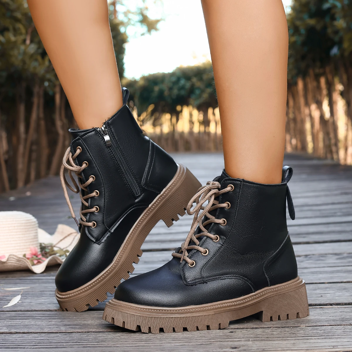 Botas hasta el tobillo de mujer con forro polar y cordones laterales con punta redonda negra a la moda de suela gruesa de estilo británico de talla grande para invierno