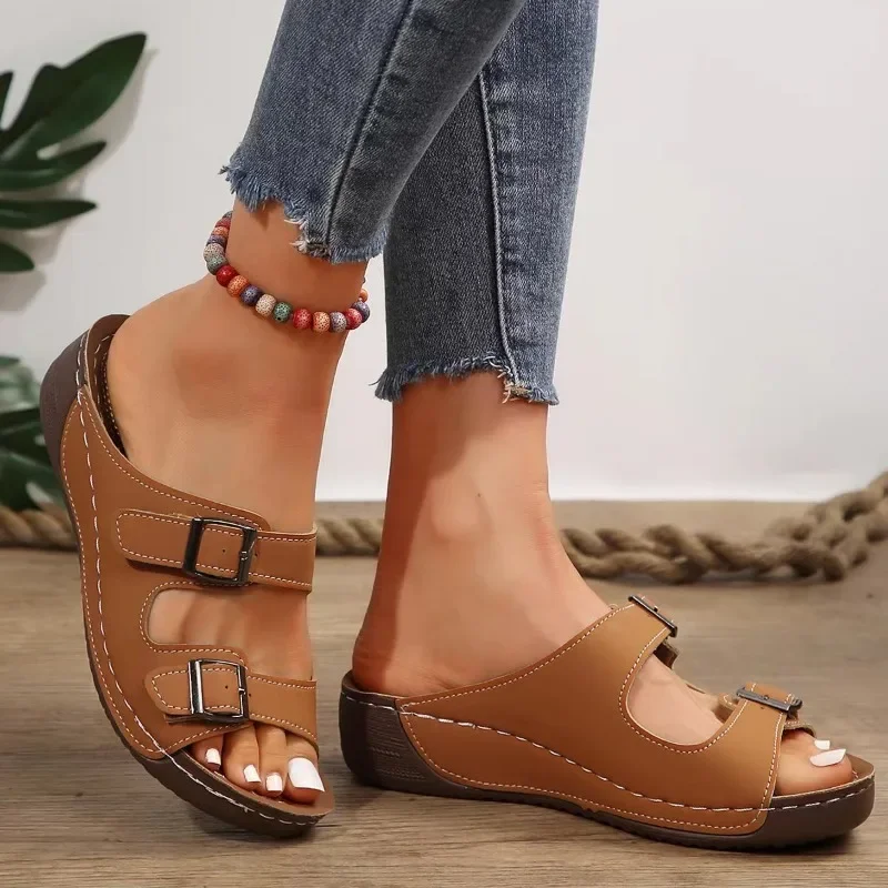 Women's cork shoes, casual beach sandals, double buckle, non-slip, thick leather sole, new for summer 2024