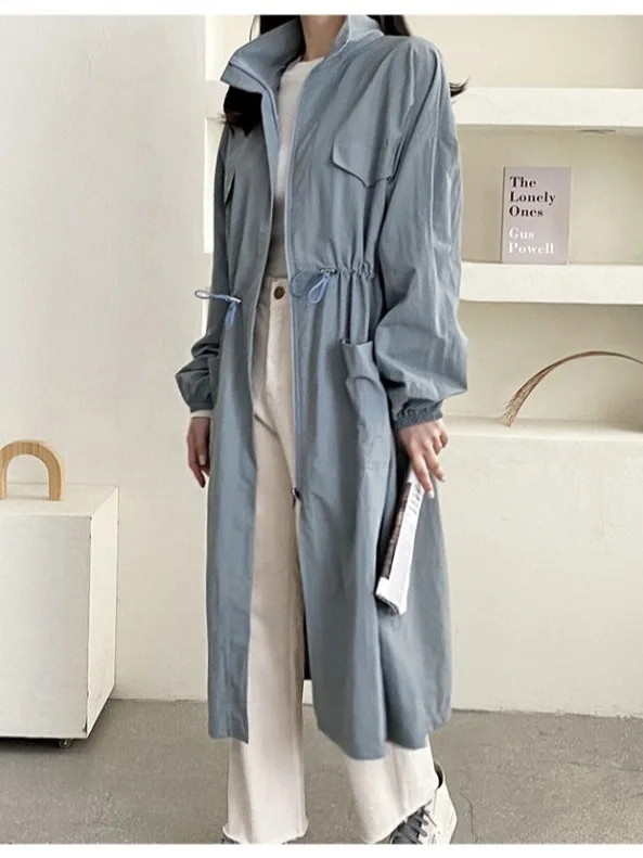 

Шикарная свободная женская синяя ветровка в стиле ретро с застежкой на талии для похудения, дизайн для поездок на работу, длинная свева на молнии, чистый цвет