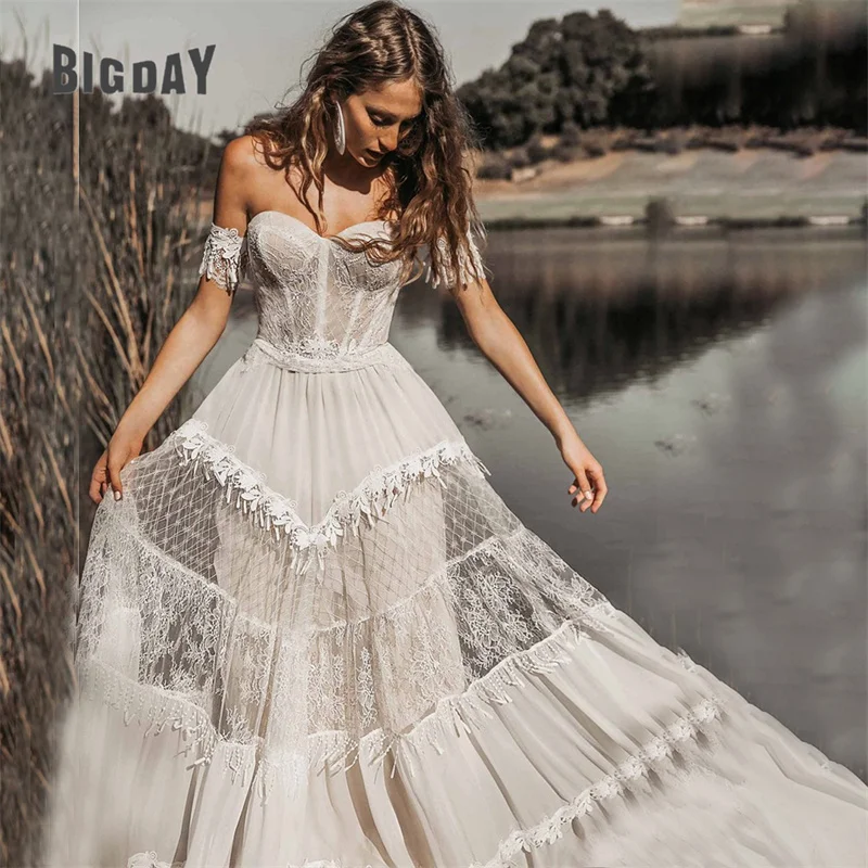 Eleganckie suknie ślubne o linii A kobiety bez pleców Off The Shoulder Sweetheart koronkowa suknia ślubna Boho Vestidos De Noiva dostosowane