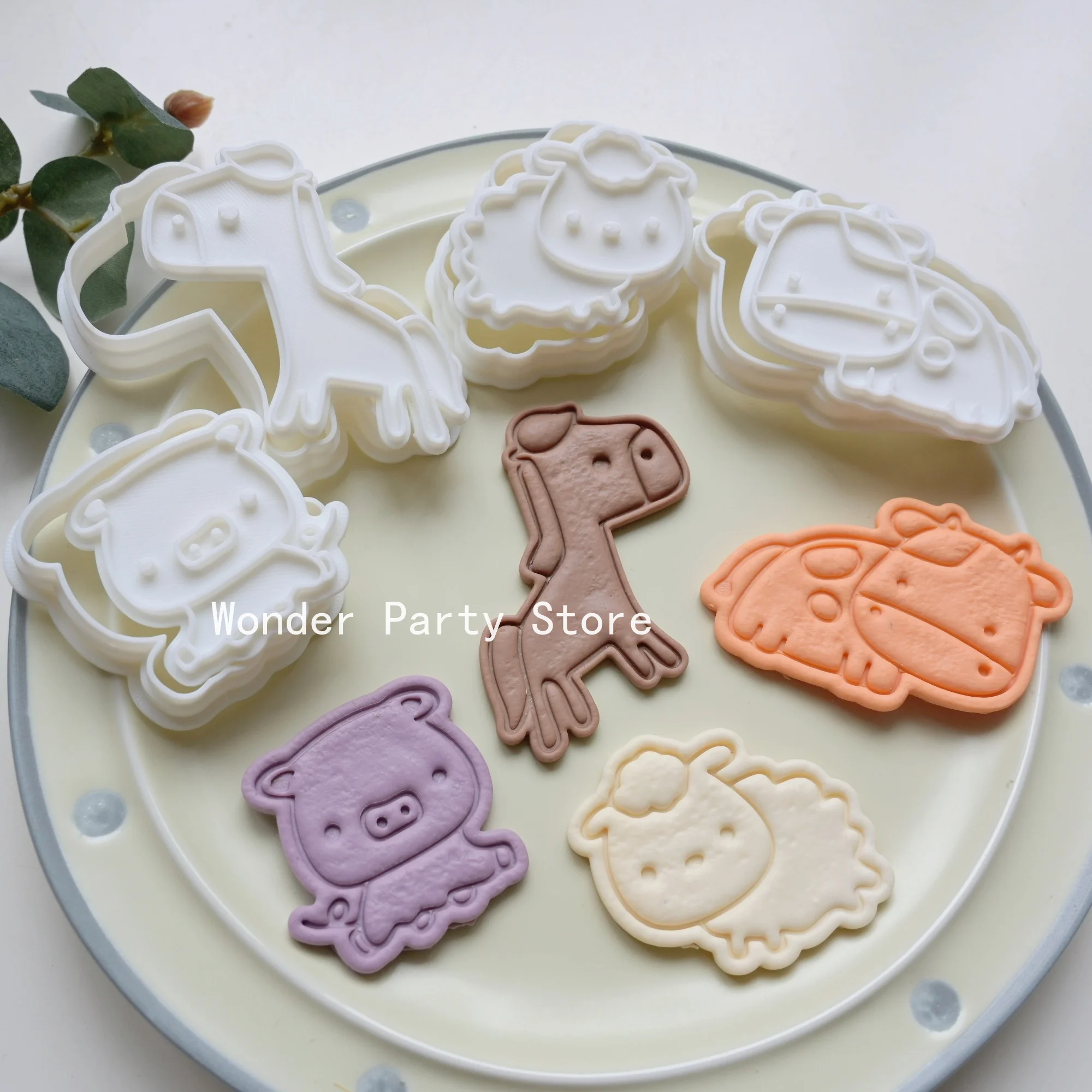 Farm Animal Shape Biscuit Mold Cattle Sheep Pig Horse Animal Fondant Frosting Cookie Cutter DIY Cake Decorating Tools