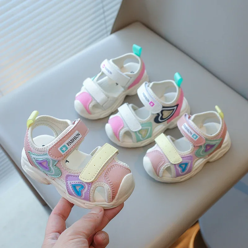 

2025 Summer Brand New Girls Sport Sandals Fashion Kids Beach Shoes with Double Hearts Classic Princess Sweet Casual Sandals Soft