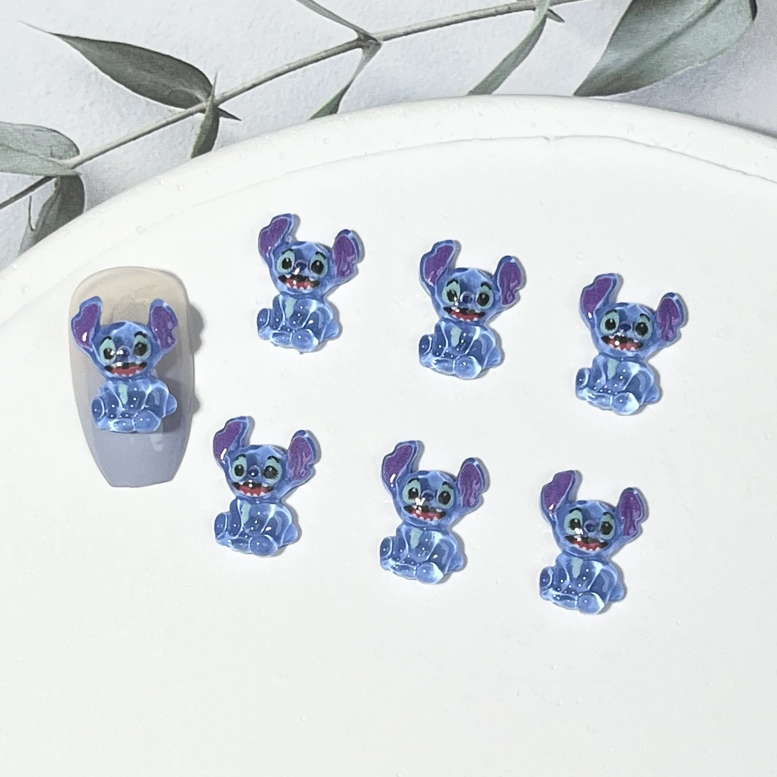 50 Uds. De Mini figura de resina de monstruo de oreja grande de dibujos animados, artesanía, adorno de cabujón, fabricación de joyas, accesorios para el cabello de manicura A43