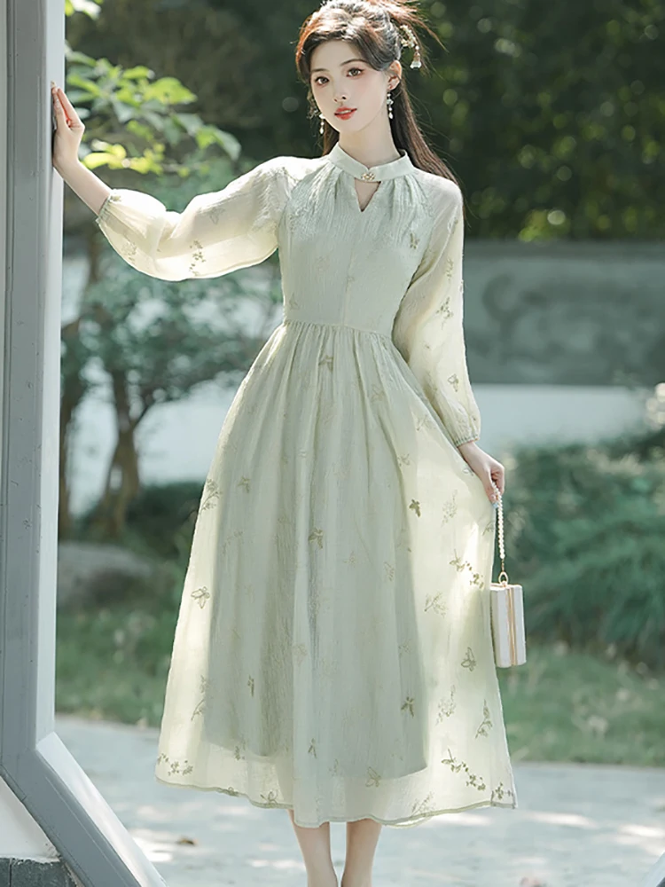 เดรสยาวคอตั้งลายปักสีเขียว ปี 2025 สำหรับผู้หญิง สไตล์หรูหราลำลอง แขนยาว ทรงเข้ารูป สไตล์เกาหลี เหมาะสำหรับงานพรอมช่วงฤดูใบไม้ร่วง
