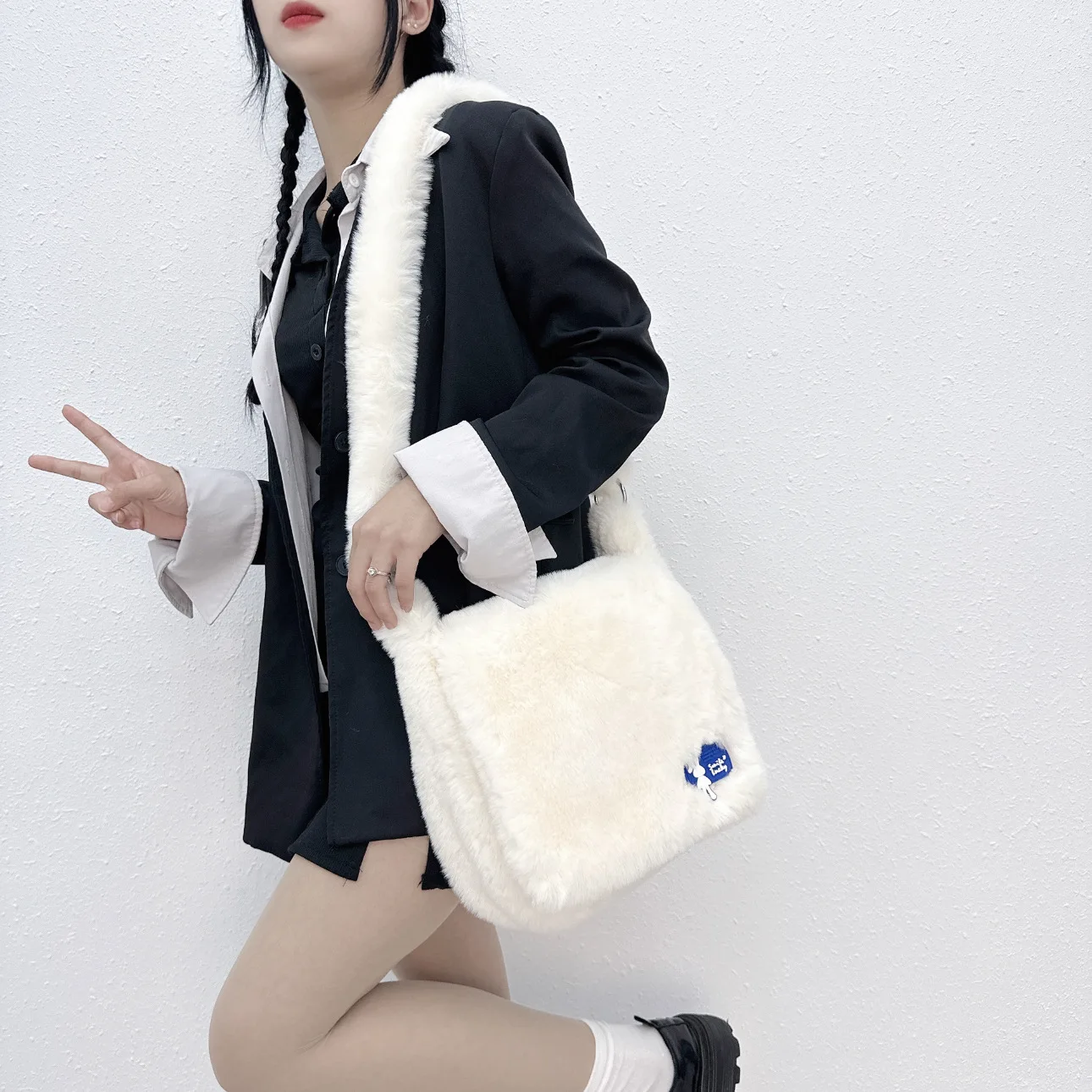 2023 Designer Faux Fur y2k Bag for Women Luxury Handbags Autumn Winter Plush Shoulder Crossbody Bags Brand Shopper Purses New