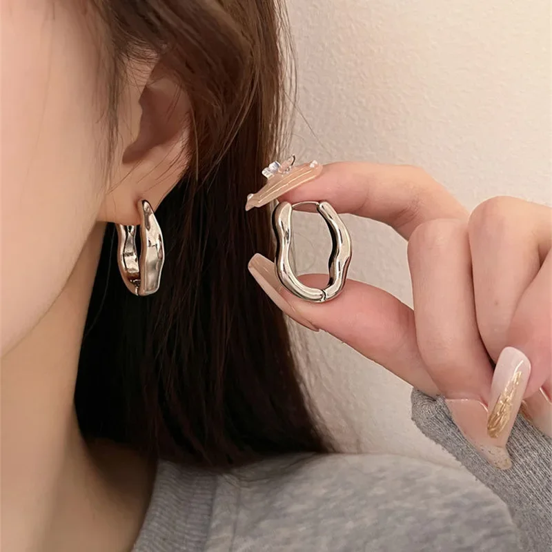 Vintage Metal Geometry Hoop Earring Fashion New Design Irregular Minimalist Earrings for Women Fashion Jewelry Gift 2024