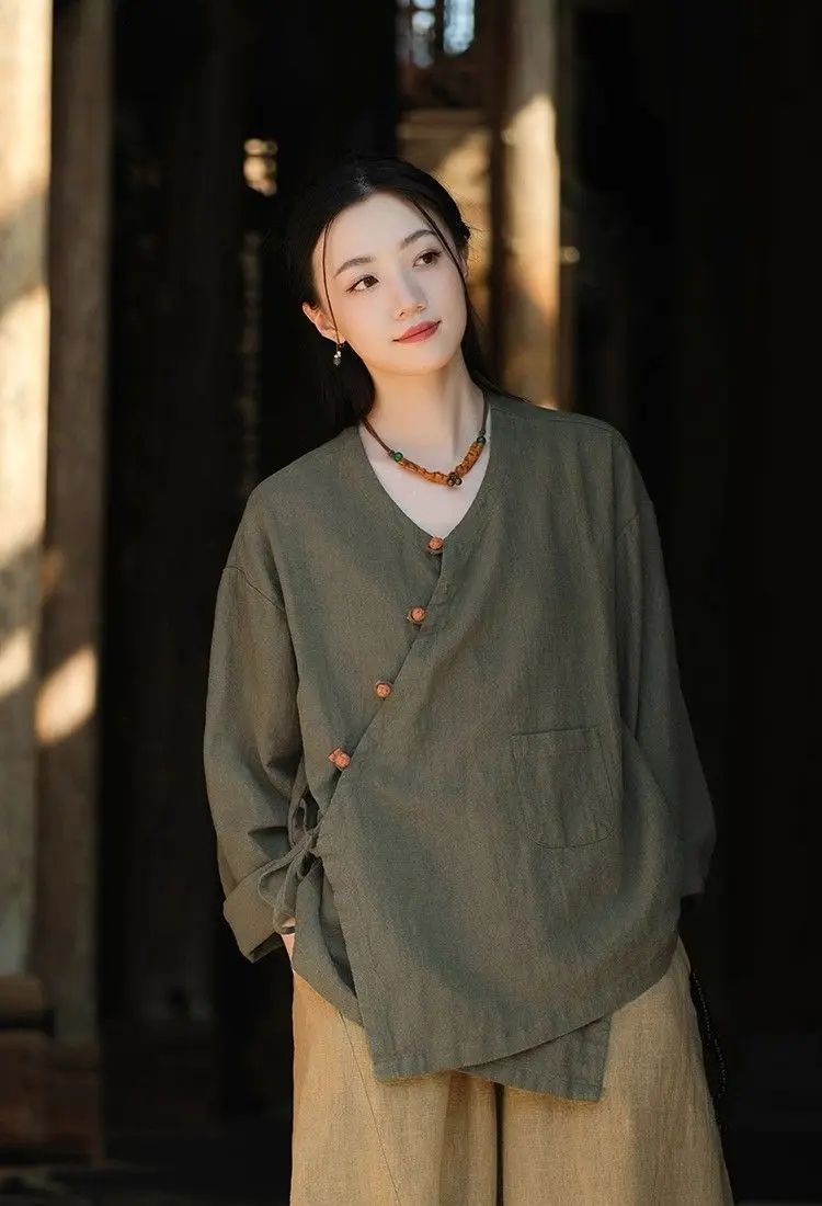 Neue chinesische Damenbekleidung: Locker geschnittenes Retro-Hemd mit schrägem Kragen, literarischer Retro-Cardigan aus Baumwolle und Leinen, Zen-Tea-Jacke – Detail 14