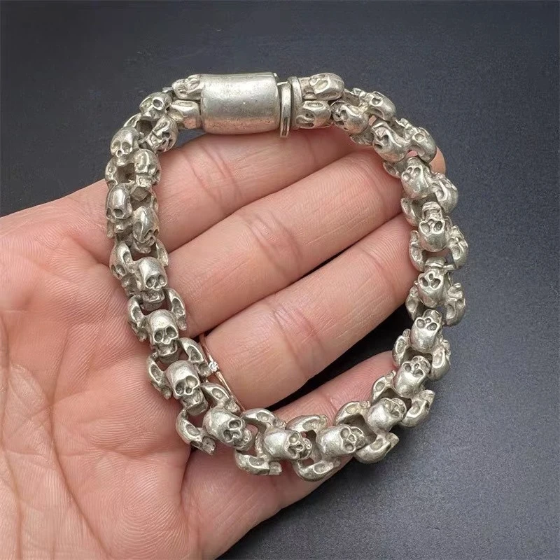 

Old Tibetan silver bracelet to ward off evil transport skull bracelet - exquisite craft, unique shape, ancient heritage